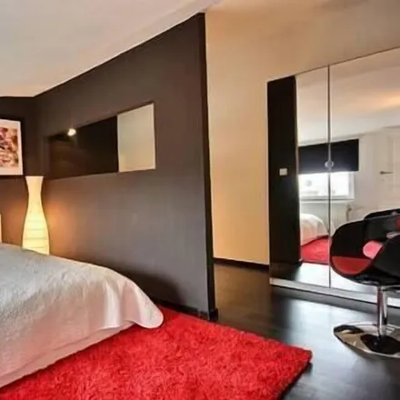 Rent this 4 bed house on Liège