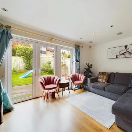 Image 3 - Fryent Grove, The Hyde, London, NW9 7HG, United Kingdom - House for sale