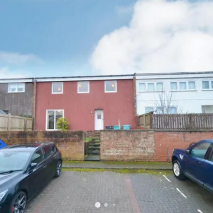 Rent this 3 bed townhouse on Beechwood Road in Cumbernauld, G67 2NW