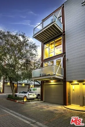 Image 2 - 3450 Cahuenga Blvd W Unit 412, Los Angeles, California, 90068 - House for sale