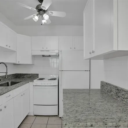 Image 2 - 681 2nd Avenue South, Lake Worth Beach, FL 33460, USA - Apartment for rent