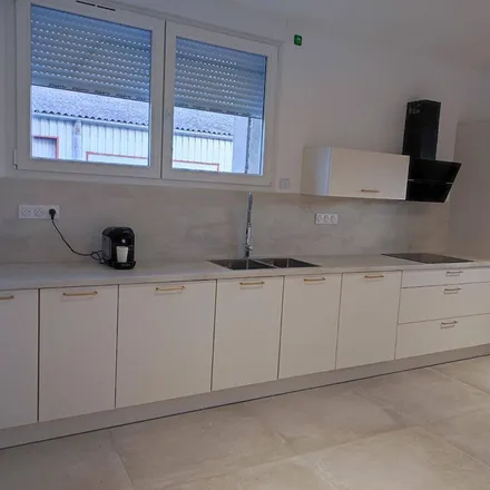 Rent this 4 bed apartment on 117 Rue Anatole France in 01100 Oyonnax, France