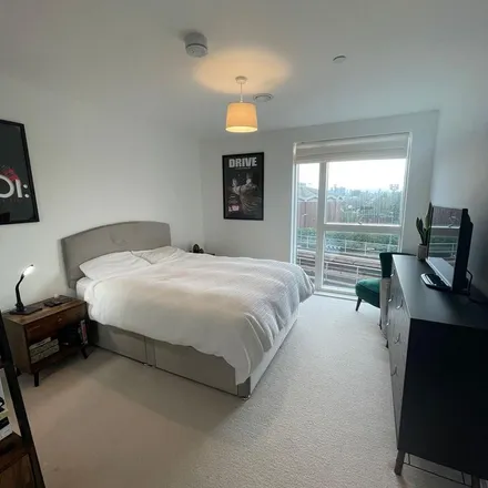 Image 3 - 90 Weir Road, London, SW12 0NB, United Kingdom - Apartment for rent