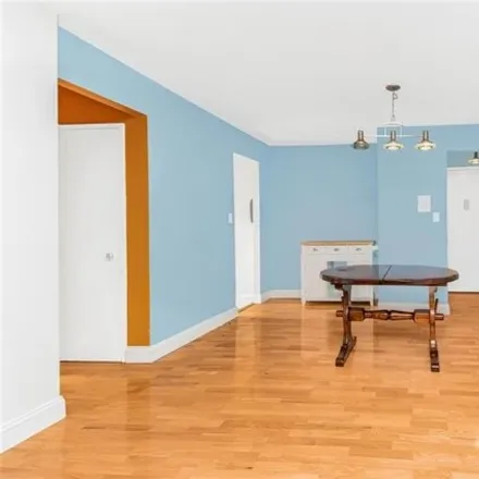 Image 7 - 530 East 235th Street, New York, NY 10470, USA - Apartment for sale