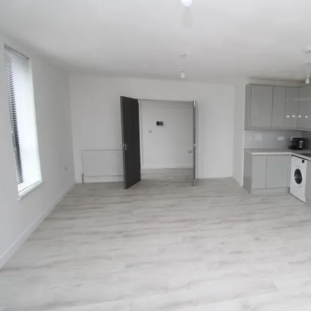 Rent this 2 bed apartment on Central Avenue in Belle Grove, London