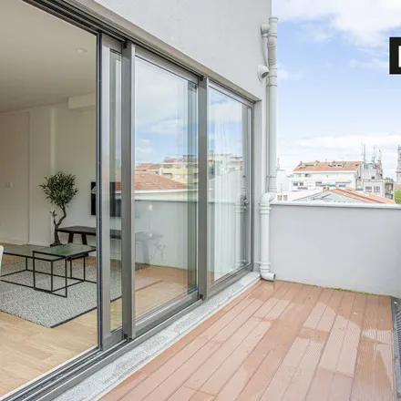 Rent this 3 bed apartment on Rua do Bonjardim in 4000-133 Porto, Portugal