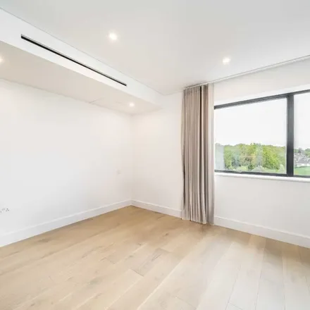Rent this 5 bed apartment on Gulliver Place in London, N10 3HF