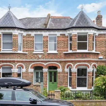 Rent this 4 bed duplex on 10 Binden Road in London, W12 9RJ