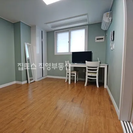 Rent this studio apartment on 서울특별시 은평구 신사동 29-59