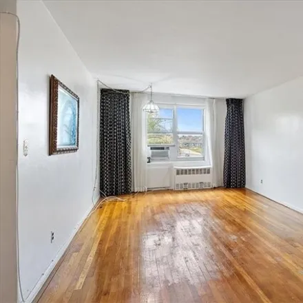 Image 4 - 1296 Midland Avenue, Gunther Park, City of Yonkers, NY 10704, USA - Apartment for sale