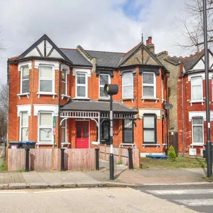 Rent this 6 bed duplex on York Road in Brownlow Road, Bowes Park