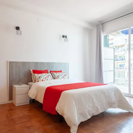 Rent this 5 bed room on Carrer de Balmes in 199, 08001 Barcelona