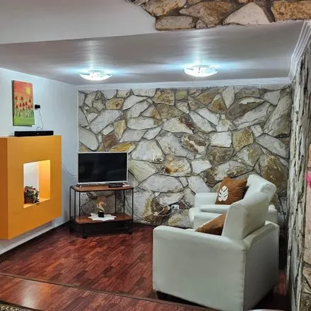 Rent this 3 bed apartment on Mariano Bustamante in 170138, Quito