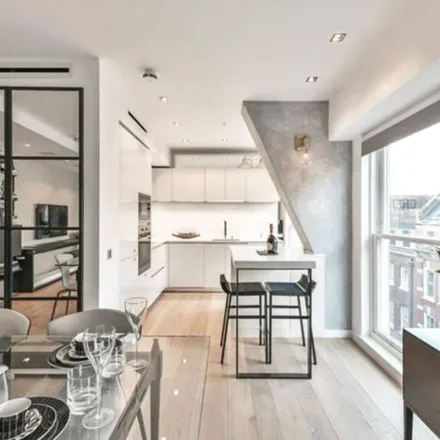 Rent this 3 bed apartment on Marugame Udon in 449 Strand, London