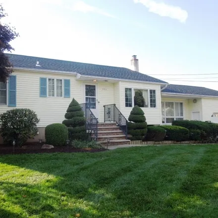 Buy this 3 bed house on 275 Hamilton Boulevard in New Market, Piscataway Township