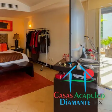 Buy this 5 bed apartment on Calle Coral in Playa Guitarrón, 39300 Acapulco