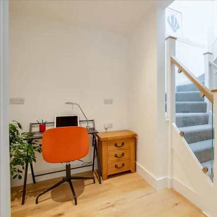 Image 2 - Locarno Road, London, W3 6RG, United Kingdom - House for rent