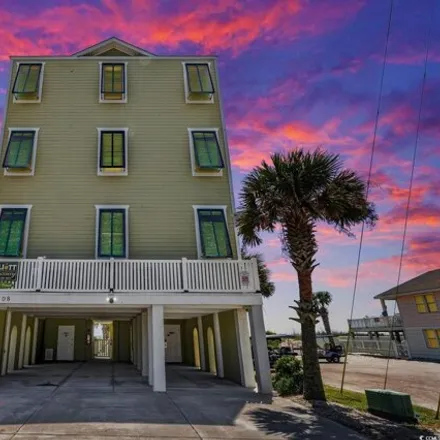 Buy this 6 bed house on 2808 N Ocean Blvd in North Myrtle Beach, South Carolina