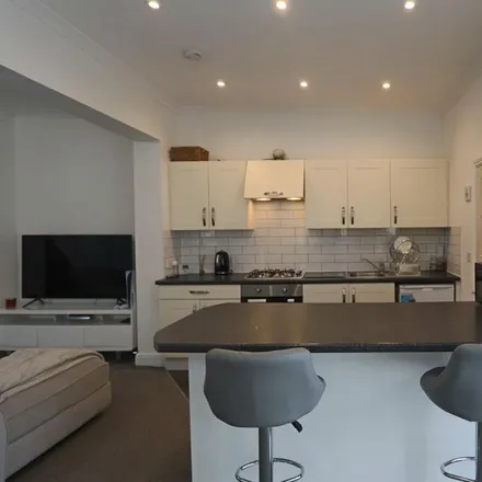 Image 3 - 23 Malcolm Road, London, CR5 2DB, United Kingdom - House for rent