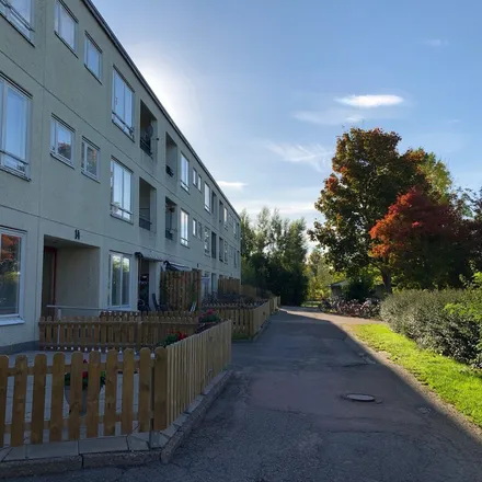 Rent this 3 bed apartment on Enkelstuguvägen 13 in 724 81 Västerås, Sweden
