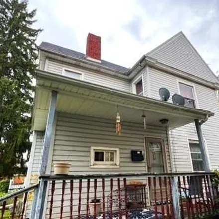 Buy this studio house on 316 East Wallace Avenue in New Castle, PA 16101