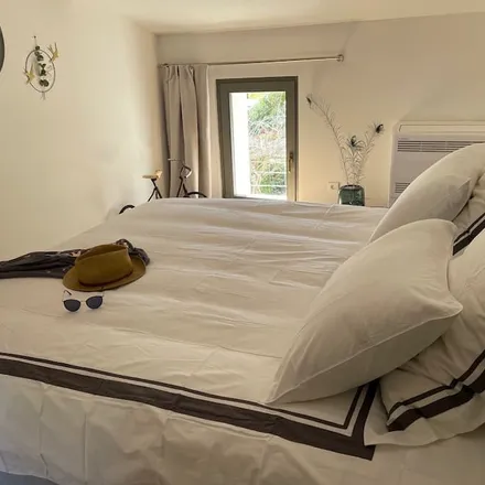 Rent this 1 bed house on 84800 L'Isle-sur-la-Sorgue