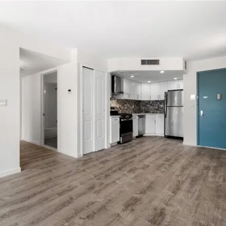 Image 5 - 15-10 215th Street, New York, NY 11360, USA - Condo for sale