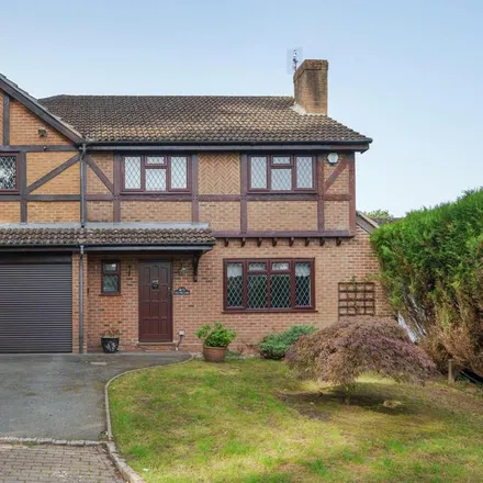 Rent this 5 bed house on 5 Victoria Court in Bagshot, GU19 5QH