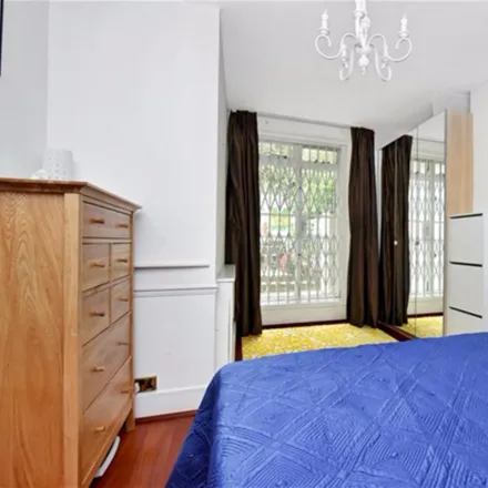 Image 7 - 8 Redcliffe Street, London, SW10 9DR, United Kingdom - Apartment for rent