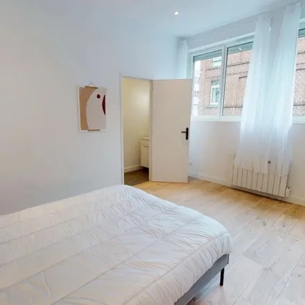 Rent this 5 bed room on 35 Rue de Brigode in 59037 Lille, France