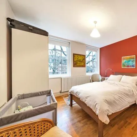 Buy this 3 bed apartment on Landseer House in Frampton Street, London