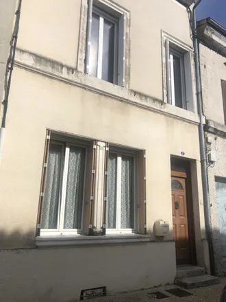 Buy this 3 bed townhouse on Crédit Agricole in Place de l'Hôtel de Ville, 47800 Miramont-de-Guyenne