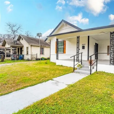 Buy this 4 bed house on 2317 Anderson Street in Dallas, TX 75215
