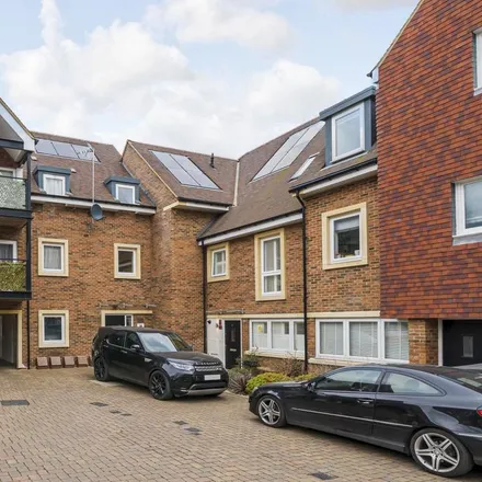 Rent this 2 bed apartment on Broadwater Gardens in Tubbenden, London