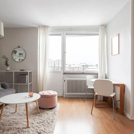 Image 2 - Farsta centrum, Larsbodavägen, 123 41 Stockholm, Sweden - Apartment for rent