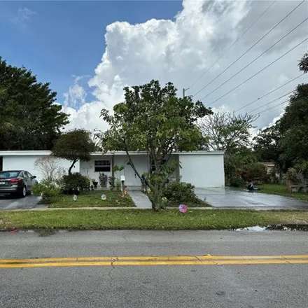 Image 3 - 1585 Northeast 139th Street, North Miami, FL 33161, USA - House for sale