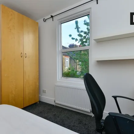 Image 3 - Robinson Road, London, SW17 9DS, United Kingdom - Room for rent
