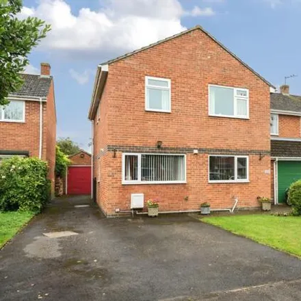 Buy this 4 bed house on Hardings in Chalgrove, OX44 7TJ