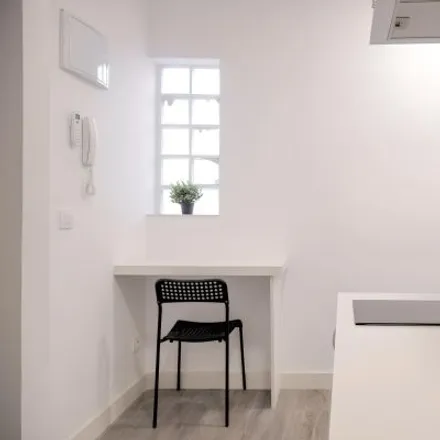 Image 4 - Calle de Antoñita Jiménez, 28019 Madrid, Spain - Apartment for rent