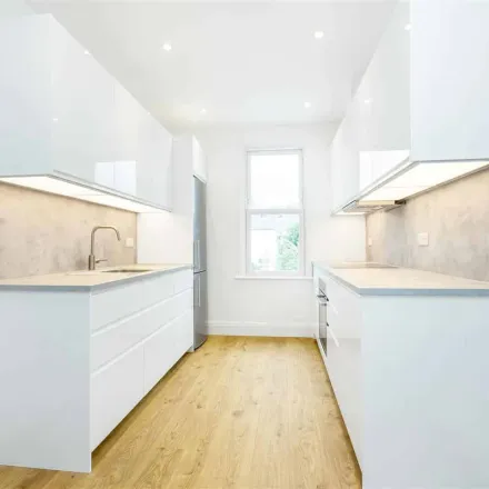 Image 5 - 29 St. Leonards Road, London, SW14 7NN, United Kingdom - Apartment for rent