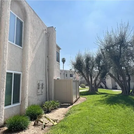 Buy this 2 bed condo on 319 Los Padres Lane in Placentia, CA 92870