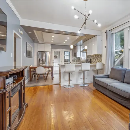 Image 3 - 61-14 160th Street, New York, NY 11365, USA - Townhouse for sale
