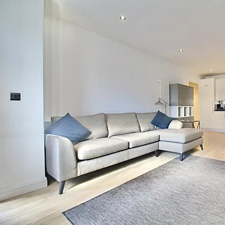 Image 2 - 5 Melling Drive, Carterhatch, London, EN1 4TU, United Kingdom - Apartment for rent