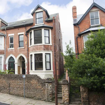 Rent this 8 bed duplex on 13 Seely Road in Nottingham, NG7 1NU