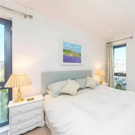 Image 4 - Wagtail Court, Pipit Drive, London, SW15 6RH, United Kingdom - Apartment for sale