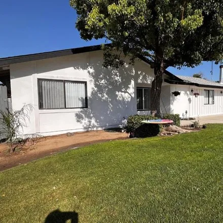 Buy this 4 bed house on 712 Iris St in Bakersfield, California
