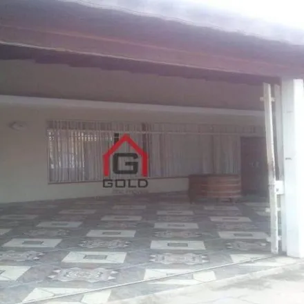 Buy this 2 bed house on Academia Studio 4 Personal Fitness in Rua dos Alpes 96, Vila Curuçá