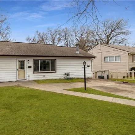 Buy this studio house on 510 16th Street in West Des Moines, IA 50265