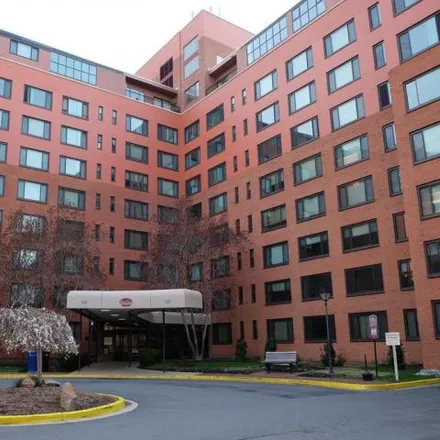 Buy this 1 bed condo on River Place West in 1111 Arlington Boulevard, Arlington