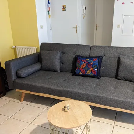 Rent this 2 bed apartment on 21 Avenue Saint-exupéry in 92320 Châtillon, France